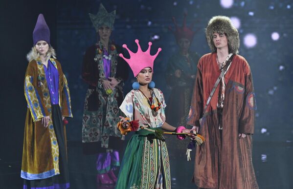 Ревија модела одеће из колекције „Кумаи“ је одржана у оквиру финала. - Sputnik Србија