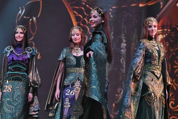 Победница избора, Амира Шарипова из Нижњекамска има 18. година. - Sputnik Србија