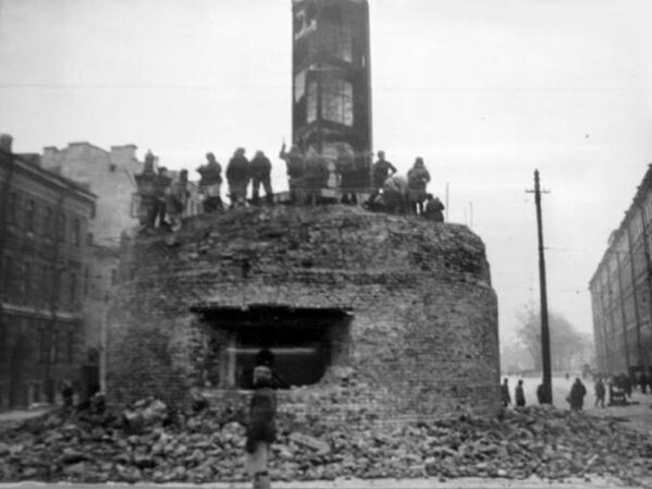 Демонтажа утврђеног пункта. Устанички трг. Лењинград. 1944. год. - Sputnik Србија