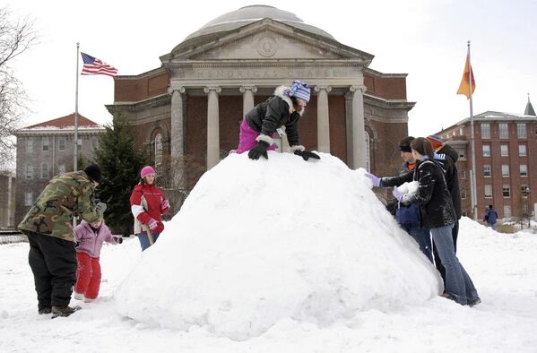 Снег у Сиракузи, граду који има просечне годишње снежне падавине од 360 цм.   - Sputnik Србија