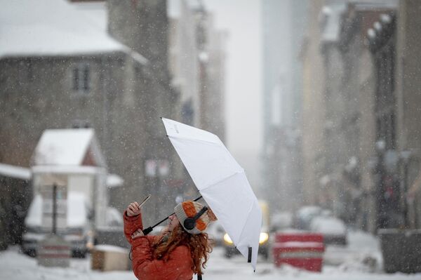 Главни град Квебека има просечну годишњу количину снежних падавина од 360 центиметара. Иако је званично класификован као град са влажном континенталном климом, Квебек Сити има рекордно ниске зимске температуре од око -36 степени Целзијуса.  - Sputnik Србија