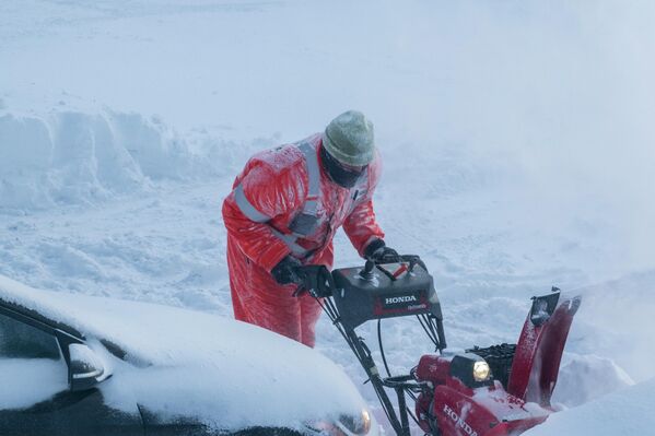 Прошле зиме снежна олуја је зауставила рад у Сент Џонсу у Канади, остављајући град под 40 цм снега.  - Sputnik Србија