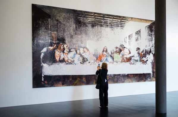 Уметничко дело „Тајна вечера у белом“ уметника Аја Вејвеја. - Sputnik Србија