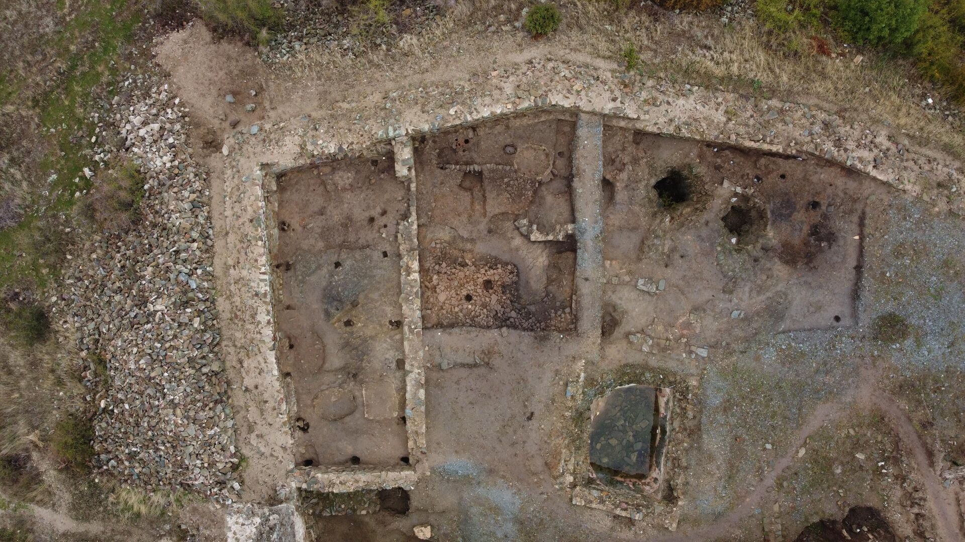 Копријан је сазидао Ненад, син казнаца Богдана 1372. године Копријан је сазидао Ненад, син казнаца Богдана 1372. године - Sputnik Србија, 1920, 31.01.2026