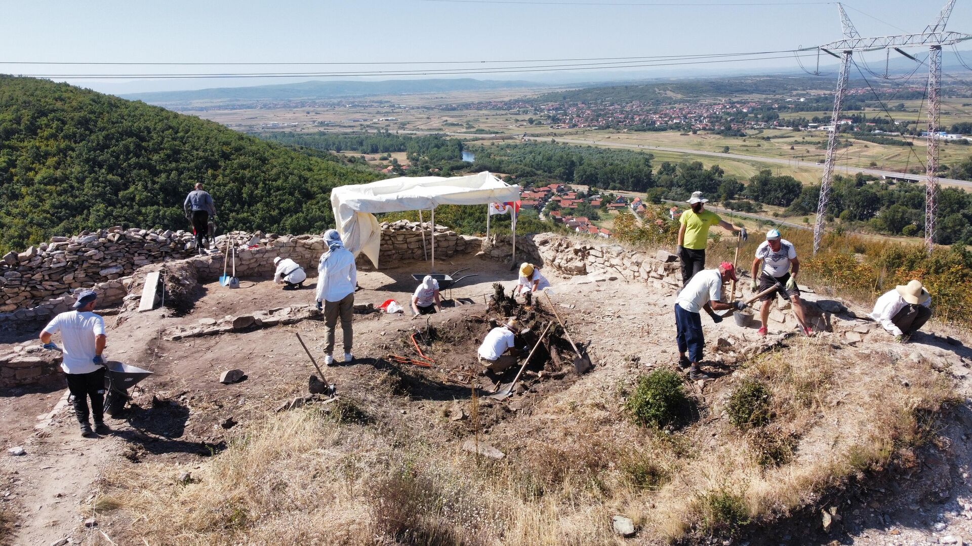 Археолошка истраживања започета су 2022. године, на позив Завода за заштиту споменика културе Ниш Археолошка истраживања започета су 2022. године, на позив Завода за заштиту споменика културе Ниш - Sputnik Србија, 1920, 31.01.2026