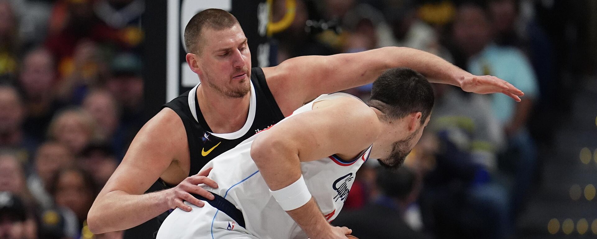 Никола Јокић у дуелу са Ивицом Зупцем  - Sputnik Србија, 1920, 31.01.2026