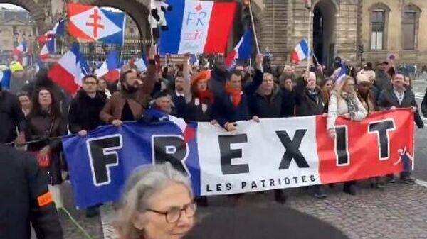 U Parizu održan marš za izlazak Francuske iz Evropske unije
 - Sputnik Srbija