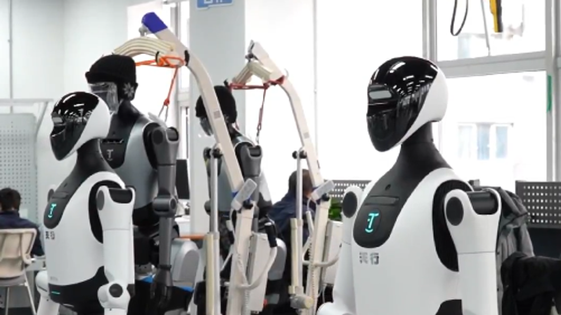 Пекинг покреће прву платформу за тестирање прототипа хуманоидног робота - Sputnik Србија, 1920, 02.02.2026