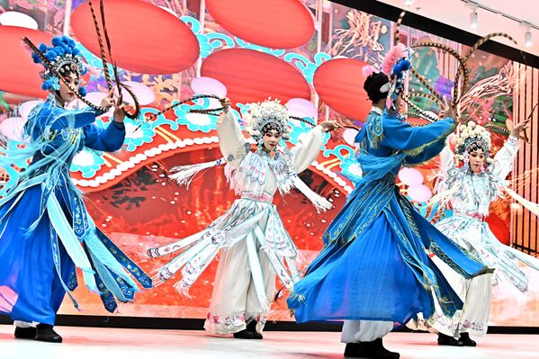 Прва представа у оквиру манифестације „Срећан Празник пролећа“ представљала је својеврсни  празник за очи и уши-наступ Опере провинције Сечуан - Sputnik Србија