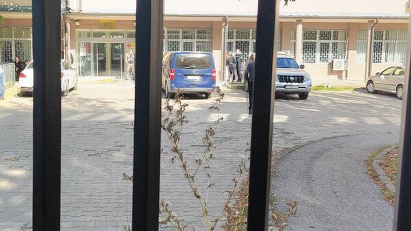 Суд у Митровици пустио 10  осумњичених за манипулацију гласовима на изборима да се бране са слободе