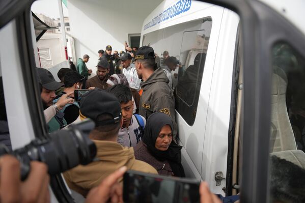 Mediji su  ranije objavili da će Gazu preko prelaza Rafa moći dnevno da napusti samo oko 150 Palestinaca, dok će njih 50 moći da uđe u Pojas. - Sputnik Srbija