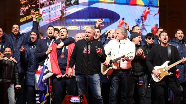 Marko Perković Tompson i hrvatski rukometaši. - Sputnik Srbija