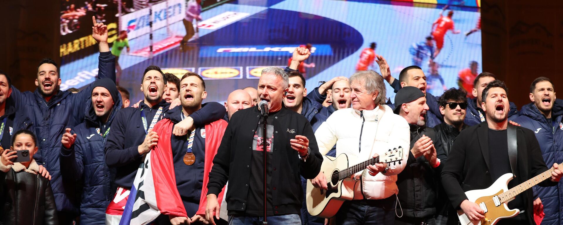 Marko Perković Tompson i hrvatski rukometaši. - Sputnik Srbija, 1920, 03.02.2026