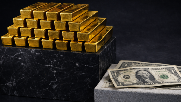 Vrednost zlata raste, dok vrednost dolara u međunarodnom platnom prometu opada - Sputnik Srbija