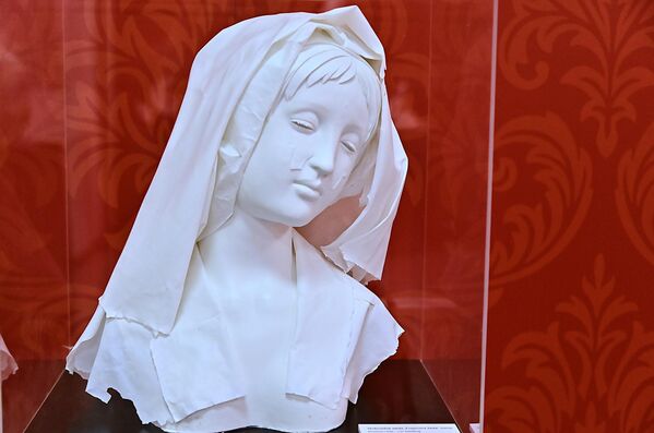 Извајана од ретке „Бланк де Кина“ глине, ова ремек-дела проткана древним кинеским уметничким шармом, у јединственој хармонији спајају једноставност, елеганцију и чистоћу белине, чему се просто мора дивити - Sputnik Србија