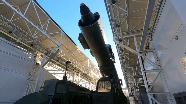 Lansiranje interkontinentalne balističke rakete jars u okviru vojnih vežbi na aerodromu Pleseck  - Sputnik Srbija