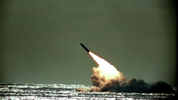 Arhivska fotografija od 4. decembra 1989. Lansiranje rakete trajdent II iz podmornice Tenesi na Atlantskom okeanu u blizini obale Floride - Sputnik Srbija