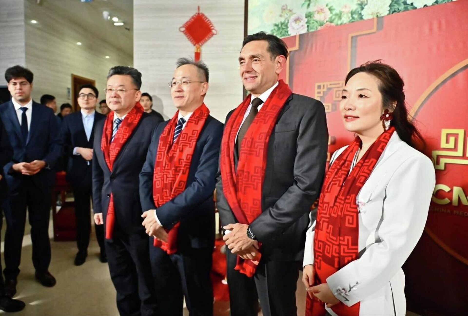 Aleksandar Vulin sa kineskim domaćinima  - Sputnik Srbija, 1920, 04.02.2026