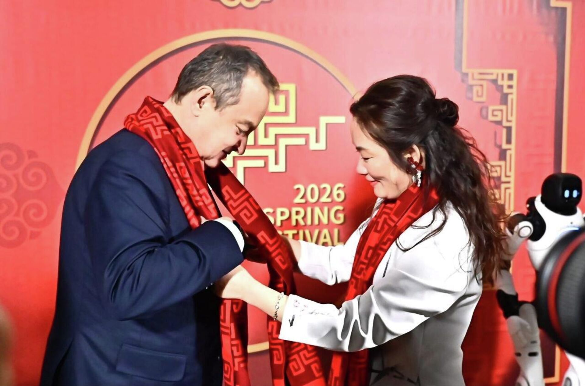 Ivica Dačić sa domaćinima iz Kine - Sputnik Srbija, 1920, 04.02.2026