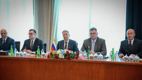 Преговори између представника Русије, Сједињених Држава и Украјине у Абу Дабију - Sputnik Србија