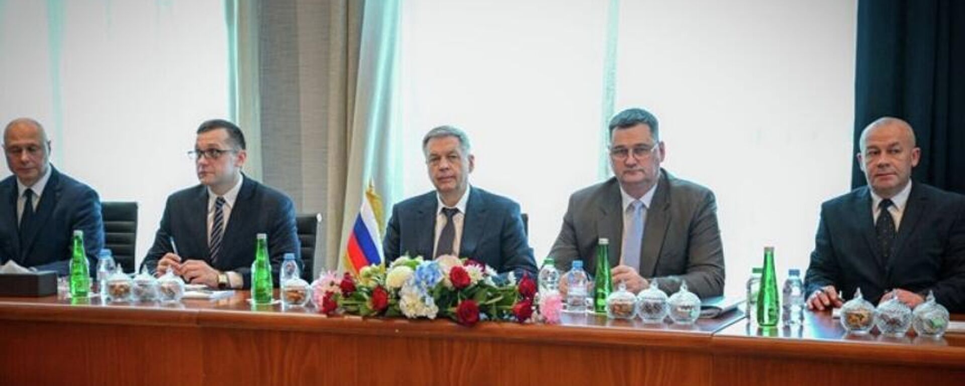 Pregovori između predstavnika Rusije, Sjedinjenih Država i Ukrajine u Abu Dabiju - Sputnik Srbija, 1920, 05.02.2026