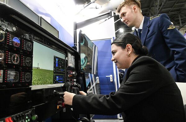 Симулатор лета представљен на изложби. - Sputnik Србија