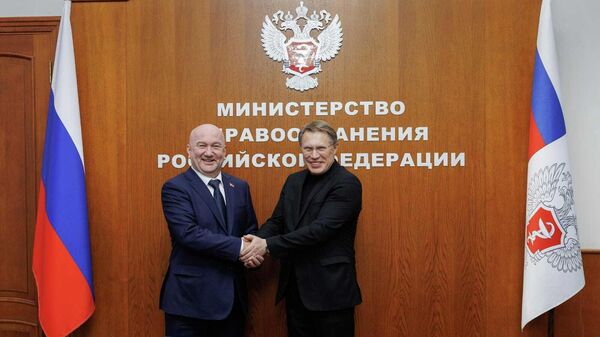 Ministar u Vladi Srbije Nenad Popović i ministar zdravlja Rusije Mihail Muraško - Sputnik Srbija