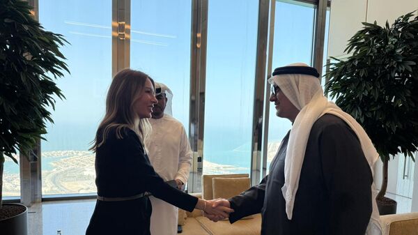 Dubravka Đedović Handanović u Abu Dabiju sa rukovodstvom naftne kompanije ADNOK iz Ujedinjenih Arapskih Emirata. - Sputnik Srbija