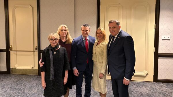 Милорад Додик и Жељка Цвијановић са Питом Хегсетом - Sputnik Србија