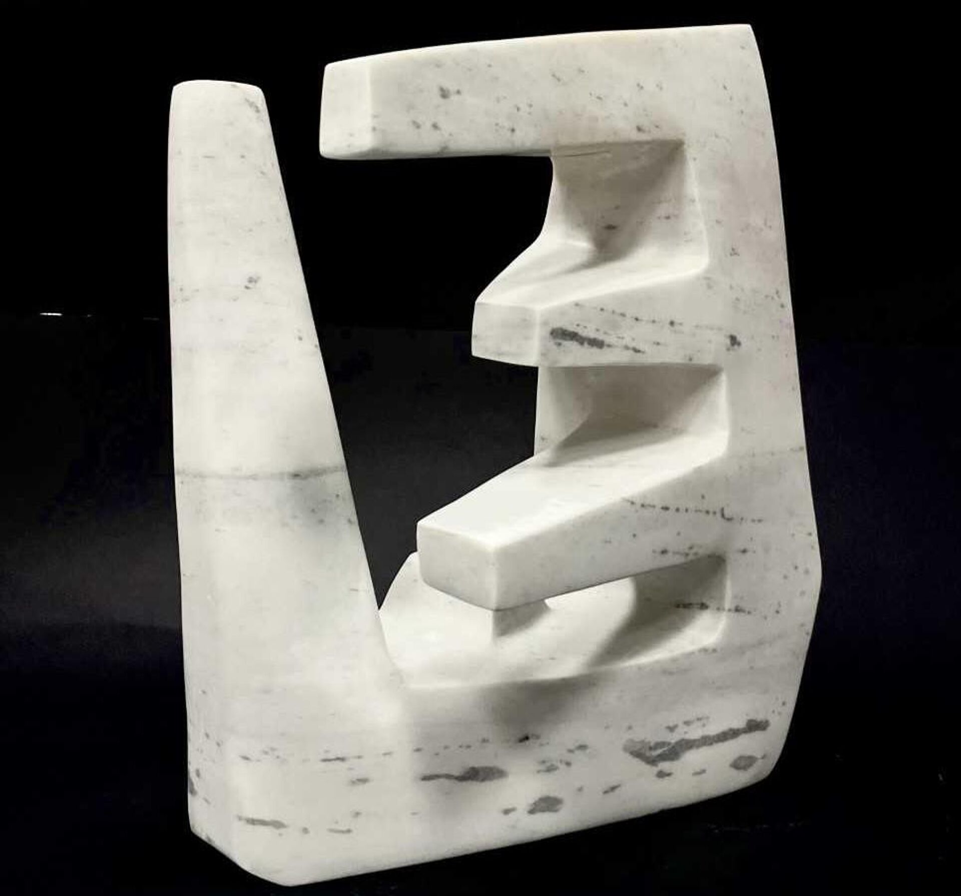 Стефан није могао да се задовољи једним смером на факултету, завршио је дизајн и вајарство - Sputnik Србија, 1920, 08.02.2026