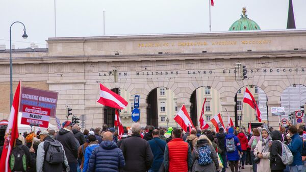 Аустријанци изашли на улице: Отпор уласку у НАТО и војсци ЕУ /видео/