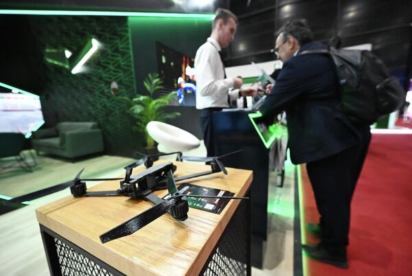 Дрон Буревесник ФПВ на међународној индустријској изложби Инопром у Ријаду. - Sputnik Србија