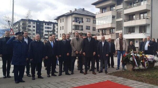 Položeni venci na spomenik Vitalija Čurkina - Sputnik Srbija