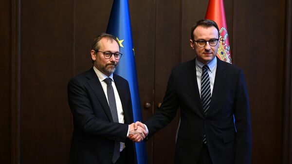 Direktor Kancelarije za KiM Petar Petković i zamenik generalnog direktora Evropske službe za spoljne poslove (EEAS) za Zapadnu Evropu Emanuel Žiofre - Sputnik Srbija