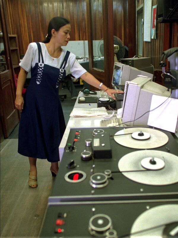 Овако је пре 30 година изгледао студио радија „Глас Вијетнама“ у Ханоју. - Sputnik Србија