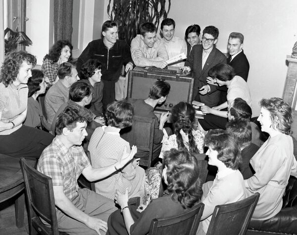 Радио се сматра једним од најинтерактивнијих медија који се успешно адаптира променама, нудећи нове облике интеракције са слушаоцима. - Sputnik Србија