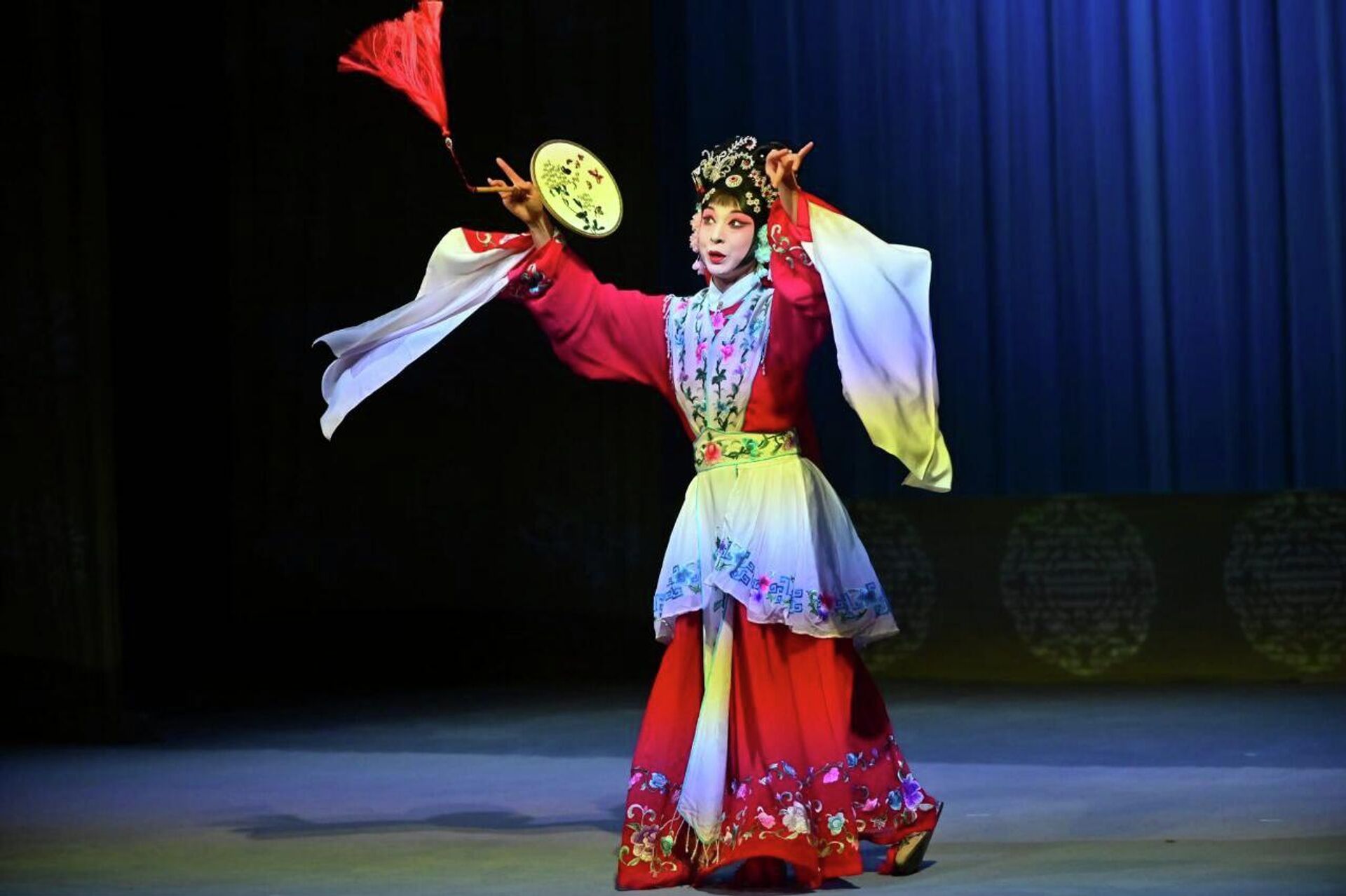 Kineska Nova godina obeležena uz melodije pekinške opere u Narodnom pozorištu  - Sputnik Srbija, 1920, 11.02.2026