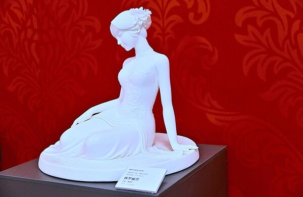 Широк је спектар производа који излазе из пећи Дехуа: фигуре животиња и људи, вазе, тањири, чиније и шоље, чајници и сервиси за чај, лампе, кадионице, будистичке и таоистичке фигуре...  - Sputnik Србија