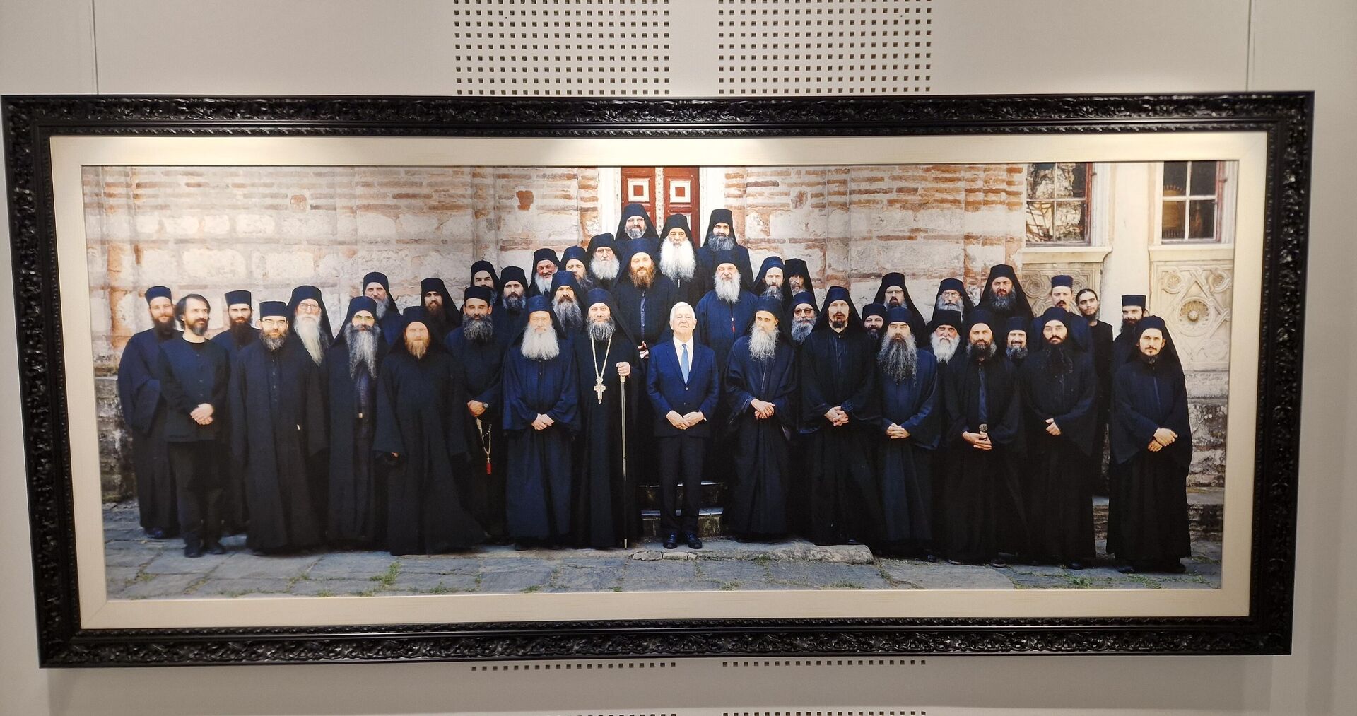 Монаси Хиландара позирају са престолонаследником Александром Карађорђевићем - Sputnik Србија, 1920, 12.02.2026