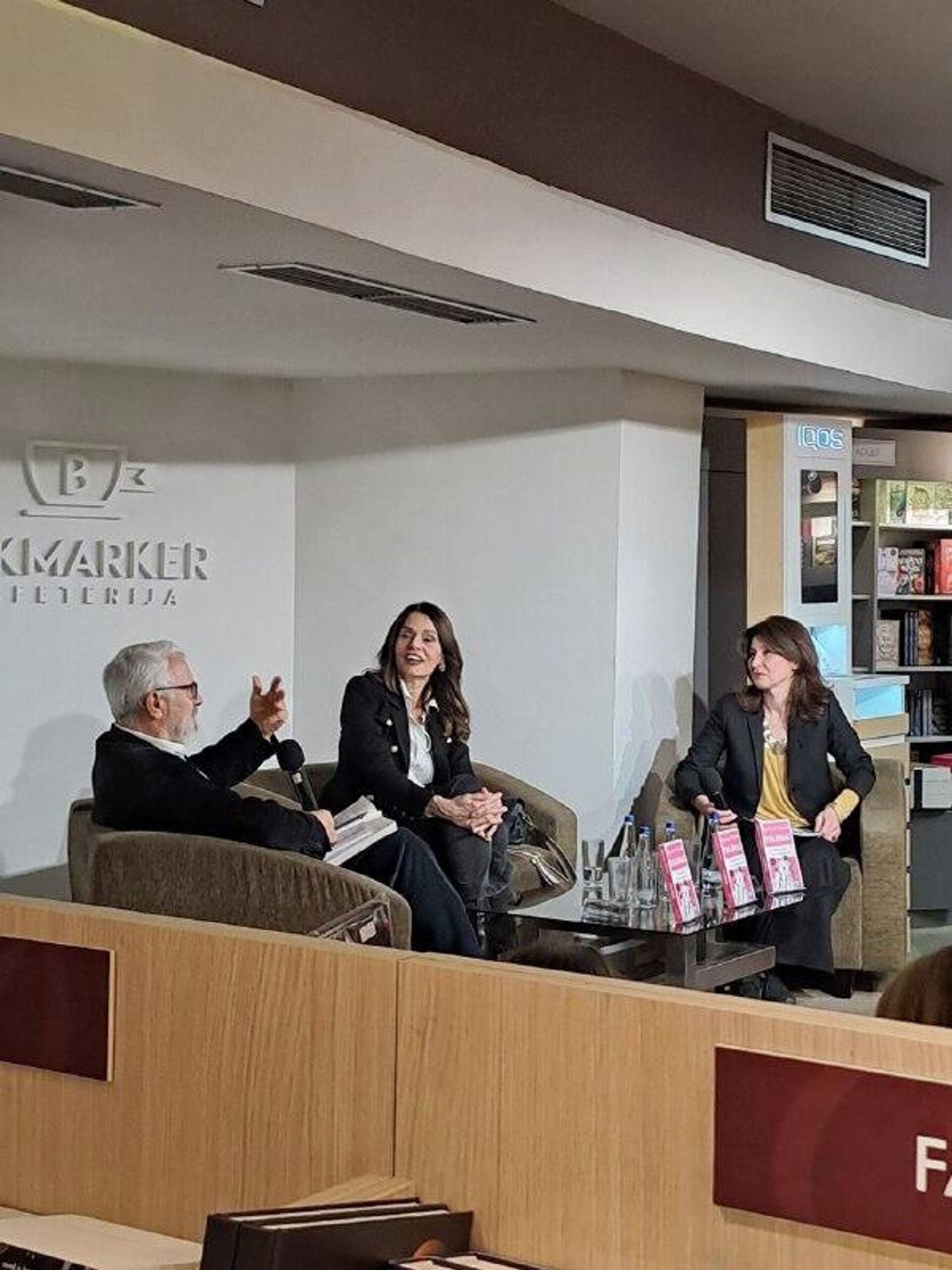 Promocija novog izdanja knjige Poljubac Zorice Tomić - Sputnik Srbija, 1920, 13.02.2026