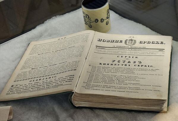 Sretenjski ustav, prvi je ustav Kneževine Srbije, donet u Kragujevcu 1835. godine. Sastavio ga je političar i diplomata Dimitrije Davidović. Ustavom je izvršena podela vlasti na zakonodavnu, izvršnu i sudsku, što se i danas smatra standardom demokratije i ustavnosti. Danas se original Sretenjskog ustava, koji povezao i ukoričio Gligorije Vozarović, čuva u Arhivu Srbije. - Sputnik Srbija