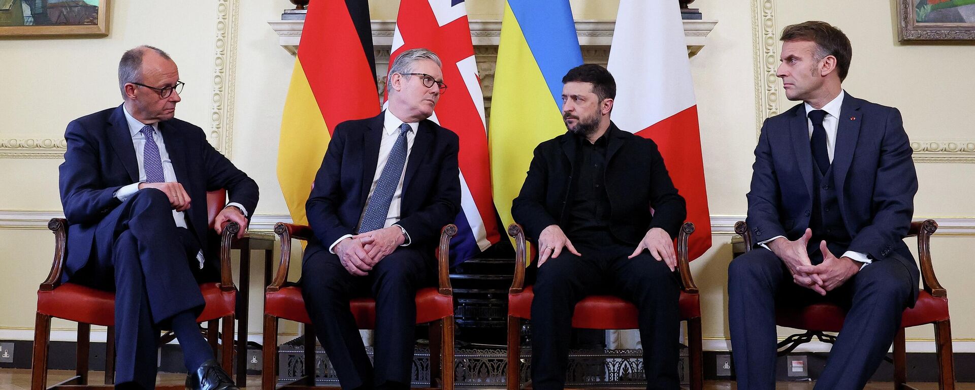 Kancler Germanii Fridrih Merc, premьer-ministr Velikobritanii Kir Starmer, prezident Ukrainы Vladimir Zelenskiй i prezident Francii Эmmanuэlь Makron - Sputnik Srbija, 1920, 16.02.2026