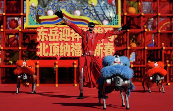 Лунарна нова година, која се поклапа са првим младим месецом лунарног календара, је 15-дневни фестивал који се одржава између 21. јануара и 20. фебруара сваке године. - Sputnik Србија