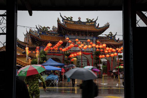 Према традиционалном лунарном календару, 2026. година биће у знаку Ватреног коња, симбола енергије, страсти и снажног карактера и трајаће до 5. фебруара 2027. године. - Sputnik Србија