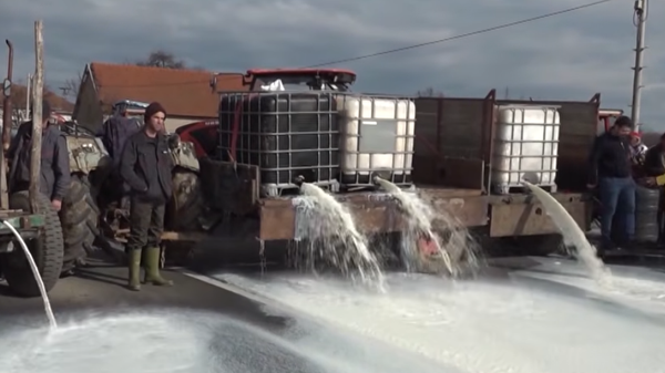 Protest poljoprivrednika – blokada Ibarske magistrale - Sputnik Srbija