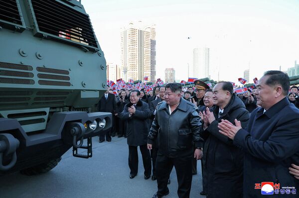 Севернокорејски лидер Ким Џонг Ун на представљању нових система.  - Sputnik Србија