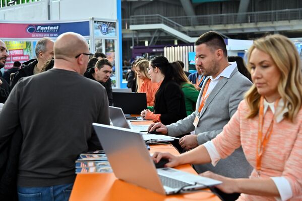 Бројни хотелијери из Турске, Грчке, Шпаније поводом Сајма туризма су понудили додатне попусте - Sputnik Србија