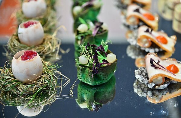 Храна, као уметничко дело које су створиле вредне руке полазника Академије струковник студија, одсека Висока хотелијерска школа  - Sputnik Србија