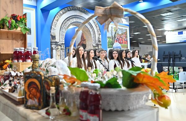 Под слоганом "Једно путовање, хиљаду прича" исапод купола Београдског сајма у четвртак је отворен Сајам туризма. - Sputnik Србија