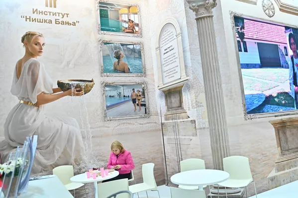 Poseban akcenat stavljen je na promociju domaćeg turizma – banja, planina i novih hotelskih kapaciteta. - Sputnik Srbija